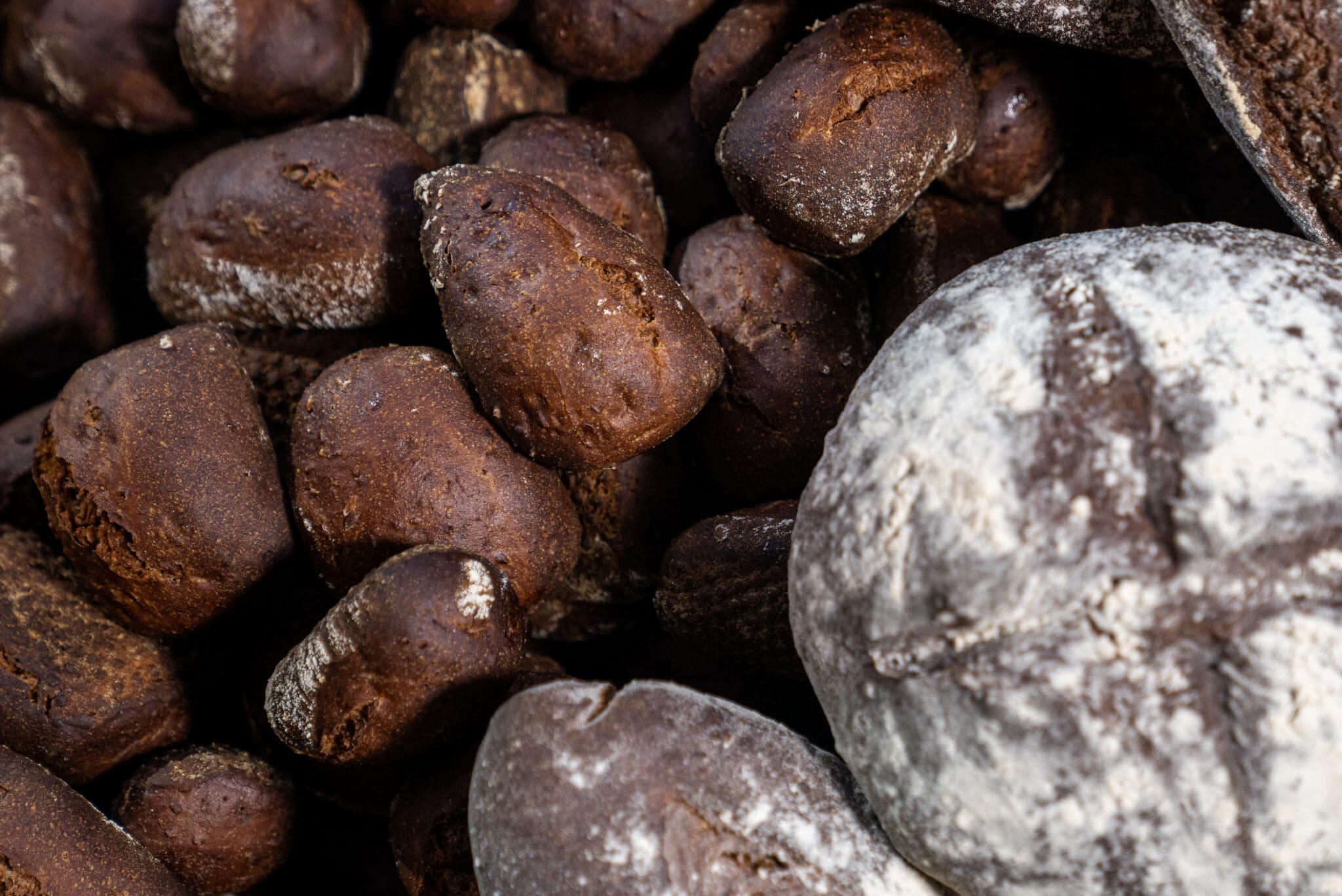 Severins surdejsbrød med maltsirup og rester - Severins opskrifter på kager, salater og retter